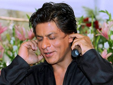 Shahrukh Khan On An International Tour With His Honey Bunny!