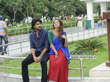 RGV Using Pawan Kalyan's Attarintiki Daredi to Promote Satya 2?