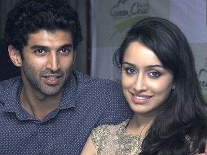 Shraddha Kapoor Doesn't Want To Get Committed To Aditya Roy Kapur?