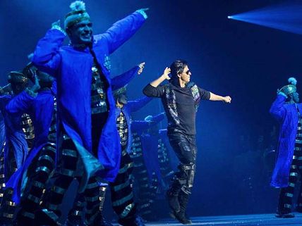 Shahrukh Khan And Madhuri Dixit Perform At The Temptation Reloaded Concert