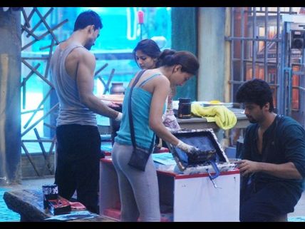 Bigg Boss 7: Jahannum Wasis Win The Money War; Enjoy Food After 2 Days!