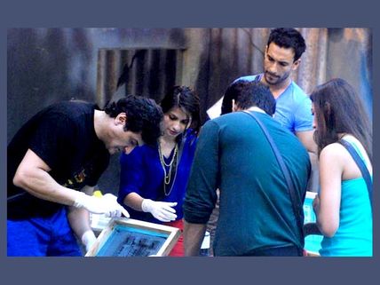 Bigg Boss 7: Hell-Mates Print Money To Get Rich Or Die Trying!
