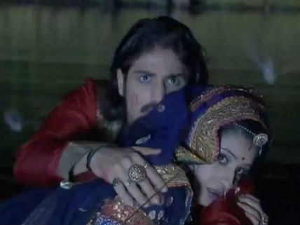 Jodha Akbar: Love Blossoms While Enemies Lurk Behind!