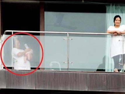 Shahrukh Khan's Son AbRam Spotted At Mannat's Balcony?