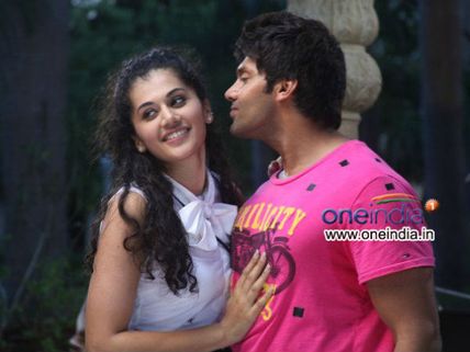 Ajith Kumar Watches Arrambam, Praises Arya!