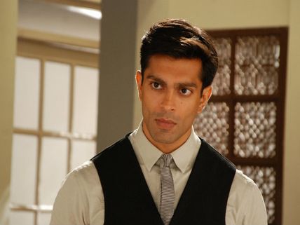 Qubool Hai's Karan Singh Grover Rubbishes Rumours, Not Quitting The Show