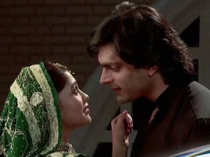 Qubool Hai: Asya Suffering Separation; Tanveer Gets Asad Arrested Now!