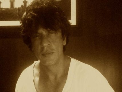 Sick Shahrukh Khan Watches Chennai Express, Don, DDLJ On TV 