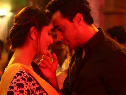 Watch: Kareena Kapoor Kick Imran Khan's Booty In 'Dil Duffer'