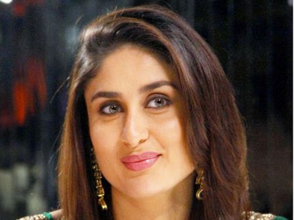 Kareena Kapoor In Tears As She Was Mobbed In Jaipur