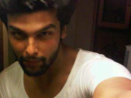 Confirmed - Kushal Tandon To Re-Enter Bigg Boss 7; Gauhar-Kushal Re-Union Tomorrow!