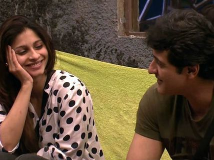 Ajay Devgn Red-Faced Pressurises Viacom 18 To Evict Tanisha Mukherjee From Bigg Boss 7!