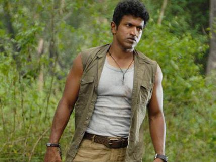 Puneet Rajkumar's Daredevil Stunts In Ninnindale