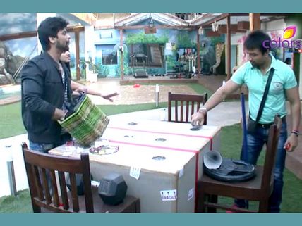 Bigg Boss 7's Bigg Box Task Is Back To Haunt Andy, Sangram And NOT Kamya!
