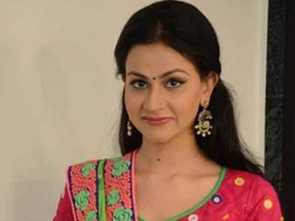 Sapne Suhane Ladakpan Ke: Charu To Sleep Walk Like Deepika In Chennai Express!