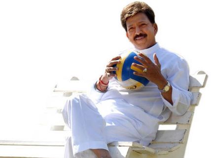 Vishnuvardhan Comes Alive As Detective Sahasa Simha