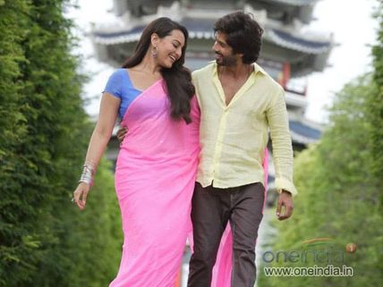 Cupid Strikes Shahid Kapoor-Sonakshi Sinha's hearts?