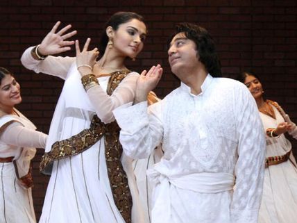 Andrea Jeremiah-Kamal Hassan Share A Kiss In Vishwaroopam 2?