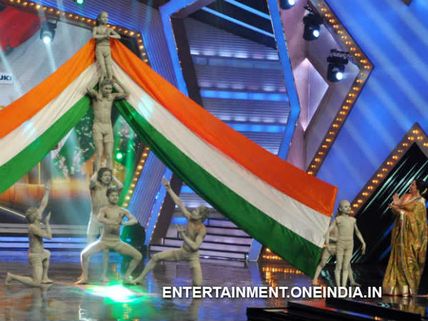 India's Got Talent Season 5 First Look; Karan-Bharti At Their Funniest Best!