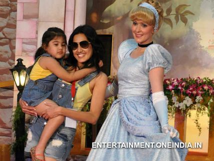 Bigg Boss 7's Kamya Punjabi With Daughter Meet Snow White, Cinderella, Rapunzel...