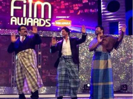 Shahrukh Khan Shakes Leg With Mohanlal, Mammootty For Lungi Dance!