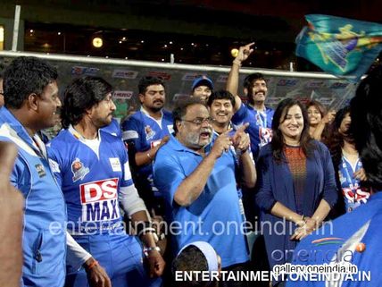 Photos: Sandalwood Celebrities Cheering Karnataka Bulldozers At CCL 4