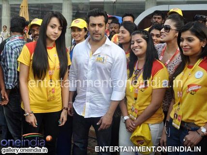 Celebrity Cricket League 4: Match Photos Of Chennai Rhinos V/S Mumbai Heroes