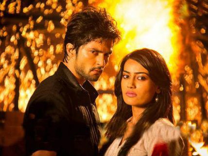 Qubool Hai: 30th January, Siddiqui Faints Seeing Zoya Safe!