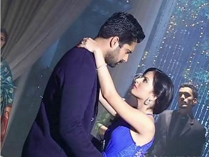 Iss Pyaar Ko.. 2: 30th January, Astha In Gown At Party, Shlok Shocked!