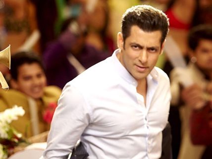 Salman Khan Donates Rs. 5 Lakhs To A Co-Star!