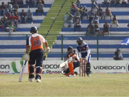 CCL 4: Karnataka Bulldozers Vs Veer Marathis, First Innings Update  