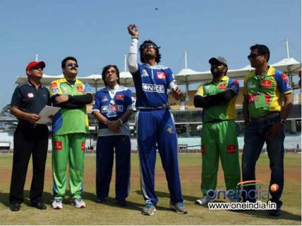 CCL 4 Finals: Karnataka Bulldozers Vs Kerala Strikers, First Innings Update