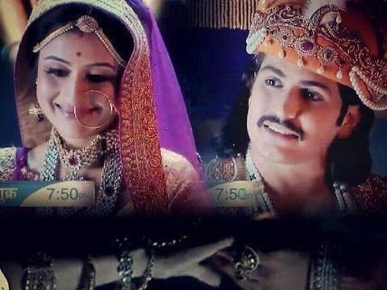 Jodha Akbar: 25th February, Jalal And Jodha On Boat Ride; Rukhaiya Fuming