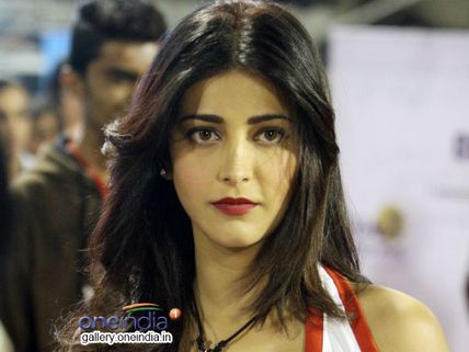 Did Shruti Hassan Snub Karnataka Players At CCL 4?