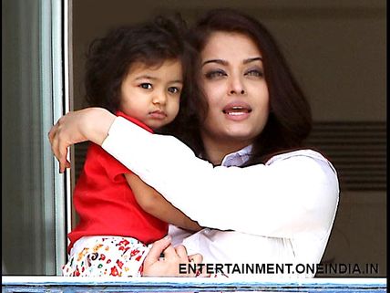 Is Aishwarya Rai Bachchan Too Protective Of Her Little Beti Aaradhya?