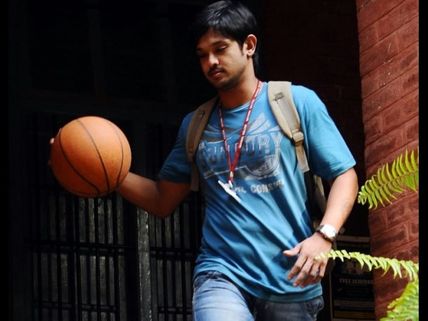 Vallinam Movie Review