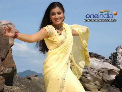 Navneet Kaur Makes It To Headline For 2 Wrong Reasons