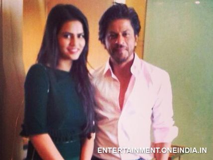 See Picture: Sharmila Mandre With Shahrukh Khan