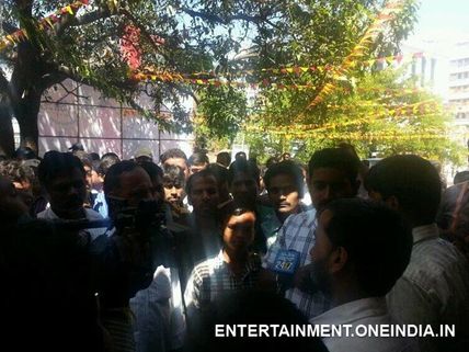 Disappointing: Komal's Karodpathi Show Cancelled At Movie Land Theatre