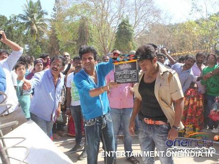 Photos: Shivaraj Kumar Tap A Clap For Puneet Rajkumar's Ranvikrama