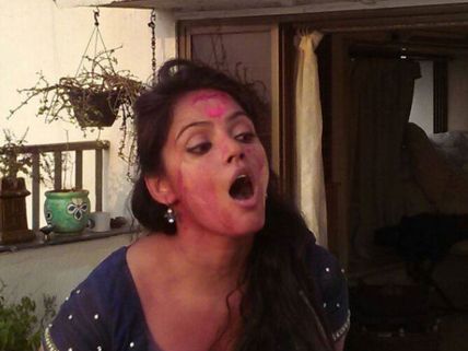 Hot Actress Neetu Chandra Celebrates Holi With Friends