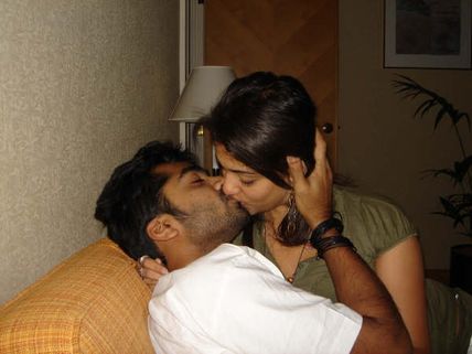 Simbu-Nayantara's Leaked Kissing Pic Misunderstood With Anushka-Virat Kohli's Photo!