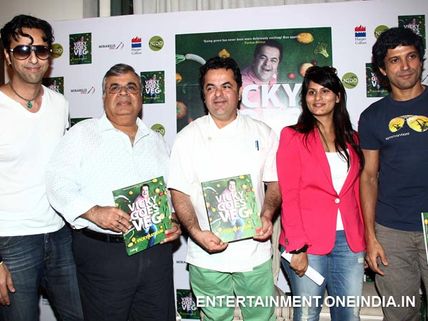 Farhan Akhtar Unveils Chef Vicky Ratnani's Book Vicky Goes Veg!