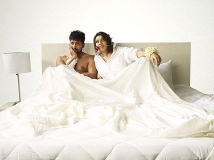 Hansika Motwani-Jayam Ravi Caught In Bed!