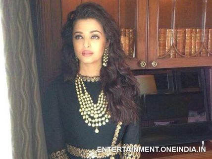 Aishwarya Rai Inaugurates Jewellery Showroom In New Delhi!