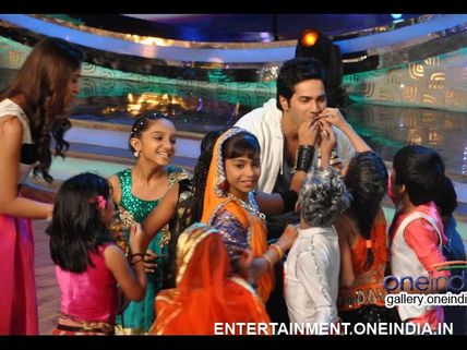 Varun, Ileana Joined The L'il Dance Masters On Stage On Dance India Dance!