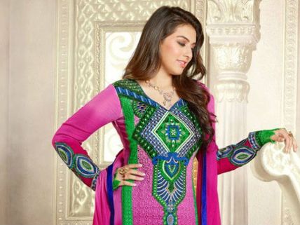 Hansika Motwani In Controversy Again