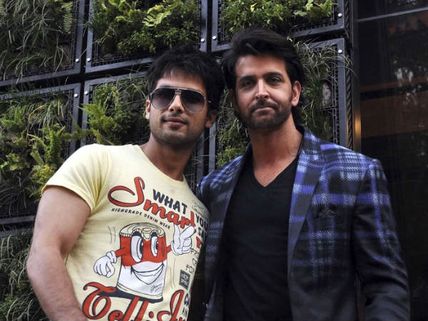 Shahid Kapoor Degrades Himself; Praises Hrithik