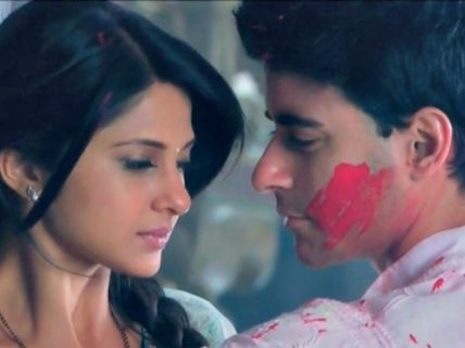 Saraswatichandra: 26th March; Saras To Leave House!