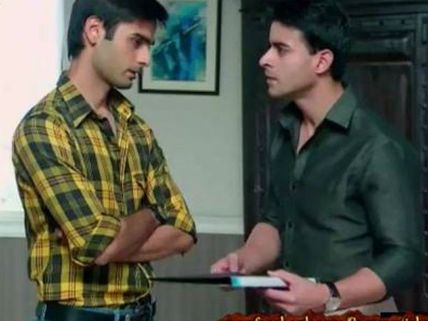 Saraswatichandra: 28th March; Danny Gives Back Properties To Saras